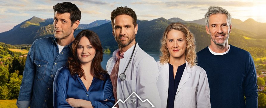 „Die Landarztpraxis“: An diesem Tag startet die vierte Staffel im XXL-Format – Sat.1-Vorabendserie bleibt mit zusätzlicher Hauptfigur ein Jahr lang auf Sendung – Bild: Joyn/Marc Rehbeck/Willi Weber „Die Landarztpraxis“: An diesem Tag startet die vierte Staffel im XXL-Format – Sat.1-Vorabendserie bleibt mit zusätzlicher Hauptfigur ein Jahr lang auf Sendung – Bild: Joyn/Marc Rehbeck/Willi Weber