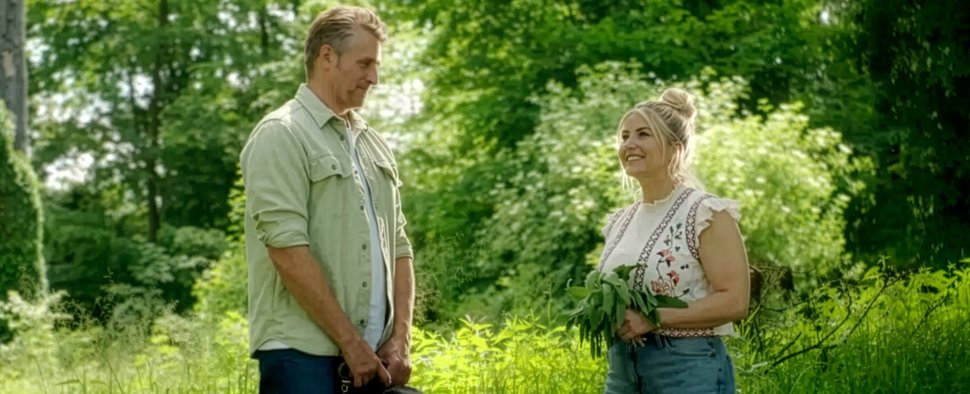 Max Raichinger (Alexander Koll) trifft auf Céline Huber (Beatrice Egli) – Bild: Joyn/Sat.1