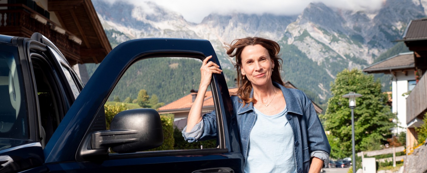 „Die Maiwald“: Doris Schretzmayer wird für neue ZDF-Reihe zur Tierärztin – Drehstart für neue Donnerstagabend-Reihe in Österreich – Bild: ZDF