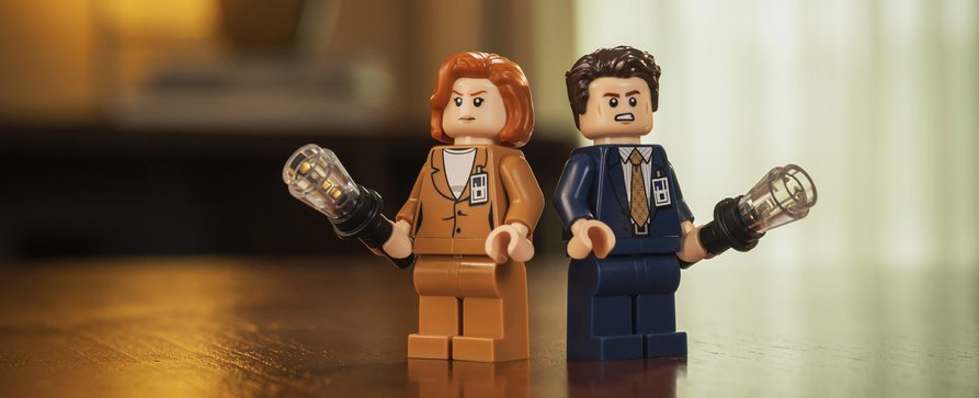 „Akte X“: Mysterium um LEGO®-Set gelöst – Mulder und Scully erhalten ein Klemmbaustein-Set – Bild: Lego Group „Akte X“: Mysterium um LEGO®-Set gelöst – Mulder und Scully erhalten ein Klemmbaustein-Set – Bild: Lego Group