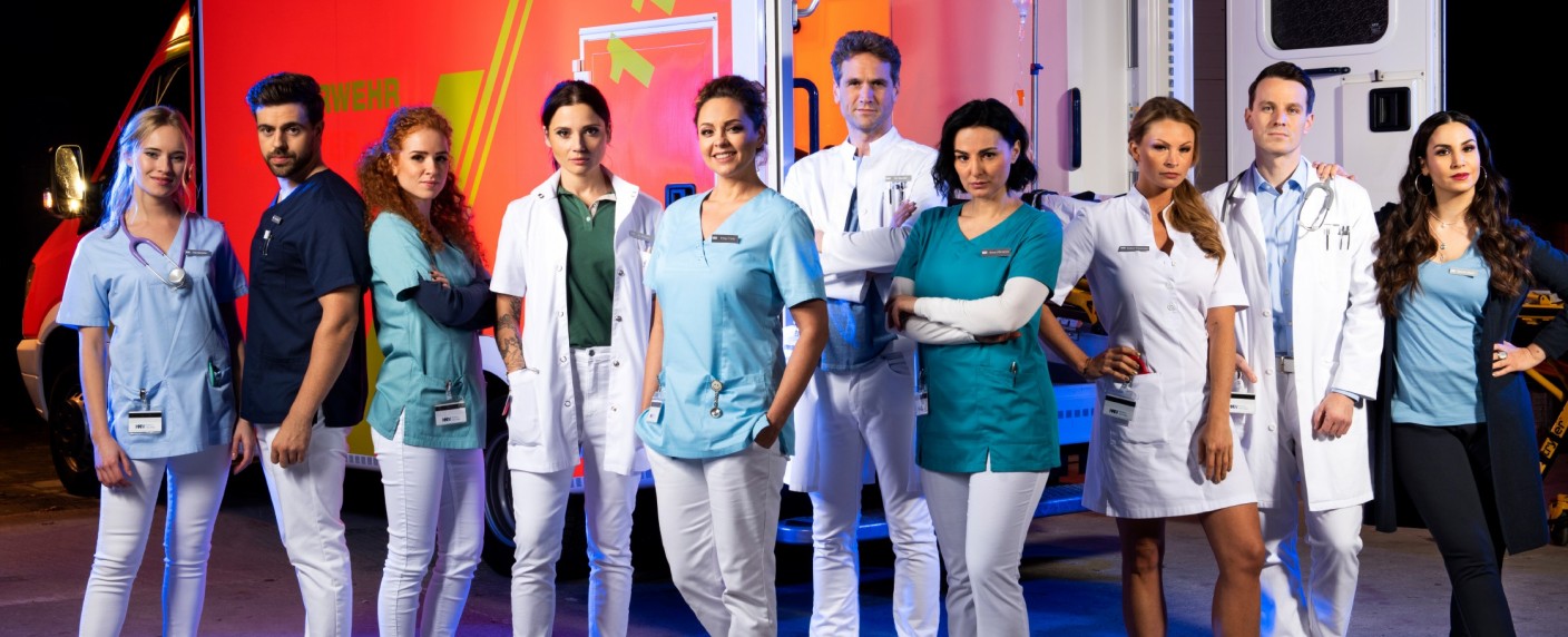 [UPDATE] „Nachtschwestern“: Ausstrahlung zweiter Staffel verschoben – RTL geht dem „The Masked Singer“-Finale aus dem Weg – Bild: TVNOW/​Ruprecht Stempell