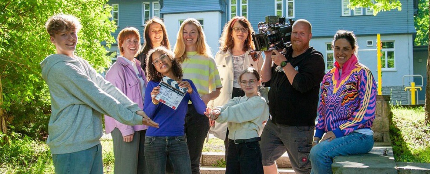 „Schloss Einstein“: Drehstart zur 29. Staffel mit neuen Geschichten und Gesichtern – KiKA baut redaktionelle Mitverantwortung weiter aus – Bild: mdr/​ SaxoniaMedia/​ Lena Müller