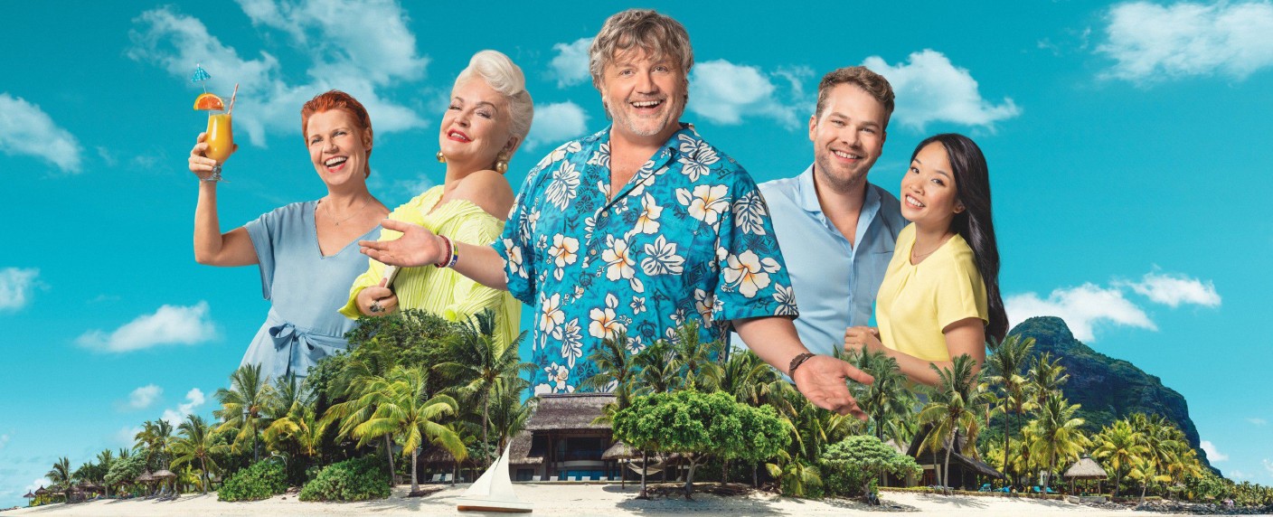 „Club Las Piranjas“: Free-TV-Premiere der Serien-Fortsetzung kurz vor Weihnachten – Hape Kerkeling kehrt als Edwin Öttel zurück – Bild: RTL