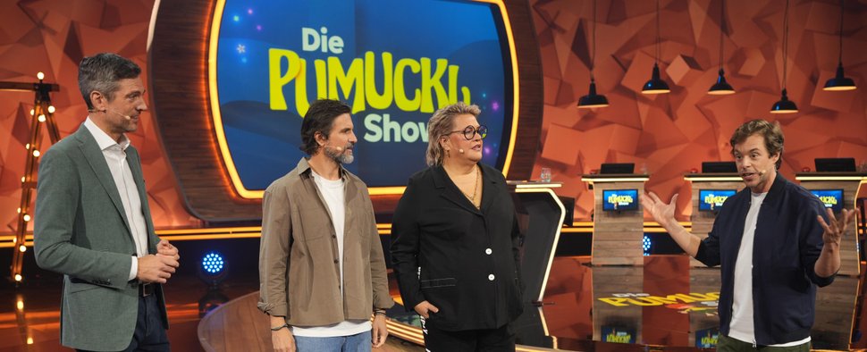 „Die Pumuckl-Show“ mit Ingo Zamperoni, Tom Beck, Ilka Bessin und Moderator Tobi Krell (v. l.) – Bild: RTL / Guido Engels