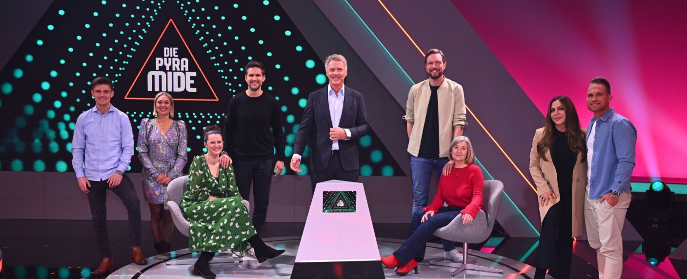 Quoten: „Die Pyramide“ zum Start bei Jüngeren deutlich hinter „First Dates Hotel“ – „Die Toten vom Bodensee“ dominiert insgesamt, vorgezogenes „hart aber fair“ bleibt blass – Bild: Sat.1/​Willi Weber