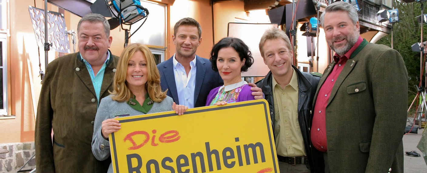„Rosenheim-Cops“: ZDF dreht Winterspecial in Spielfilmlänge – Erster Primetime-Einsatz für bayerische Ermittler – Bild: ZDF/​Christian A. Rieger