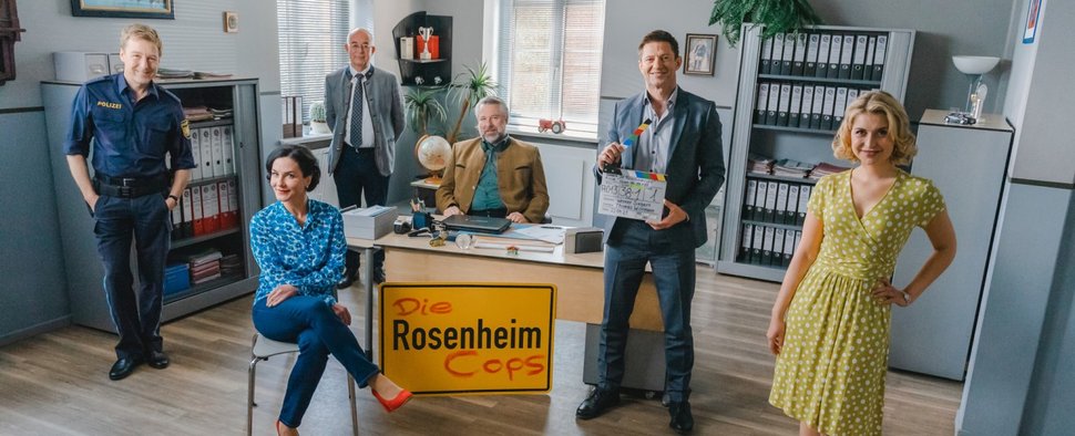 „Die Rosenheim-Cops“: Die erste Klappe für die 21. Staffel ist gefallen – Bild: ZDF/Linda Gschwentner