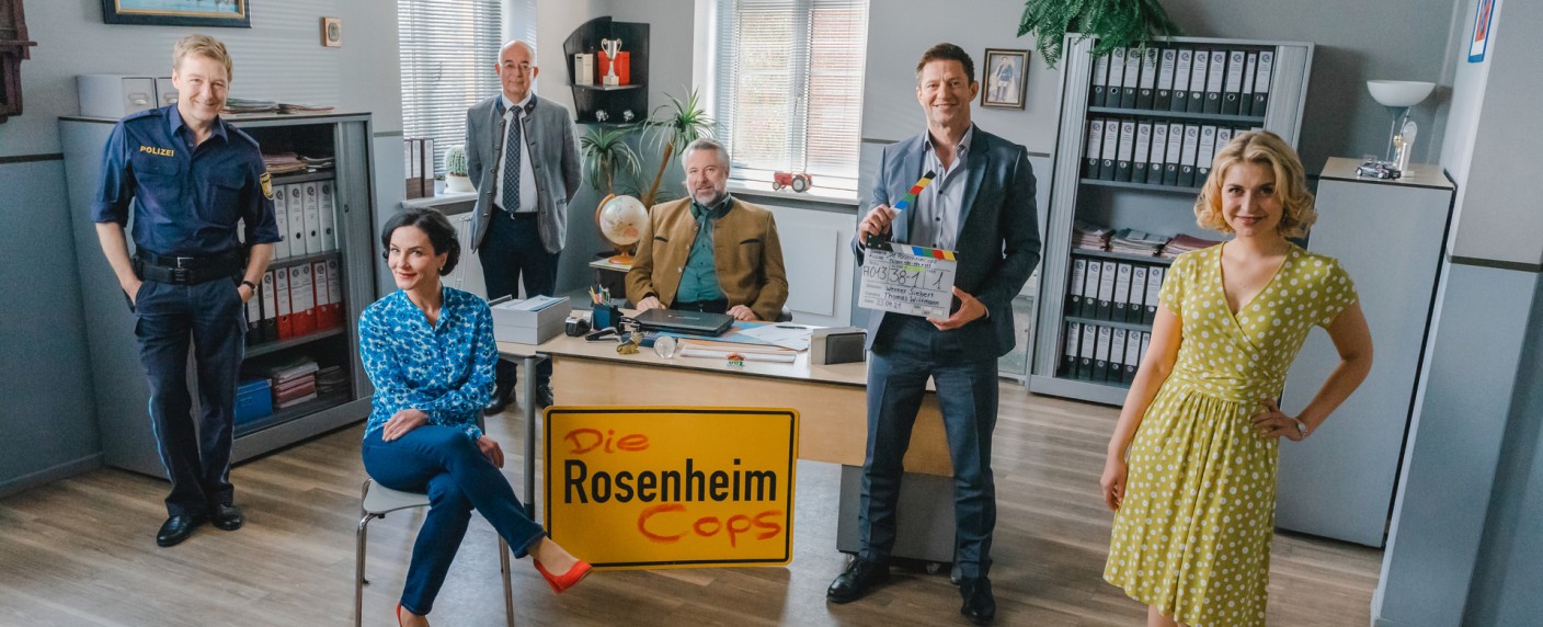 „Die Rosenheim-Cops“: Starttermin für neue Staffel verkündet – ZDF-Vorabendserie durchbricht 500-Folgen-Marke – Bild: ZDF/​Linda Gschwentner