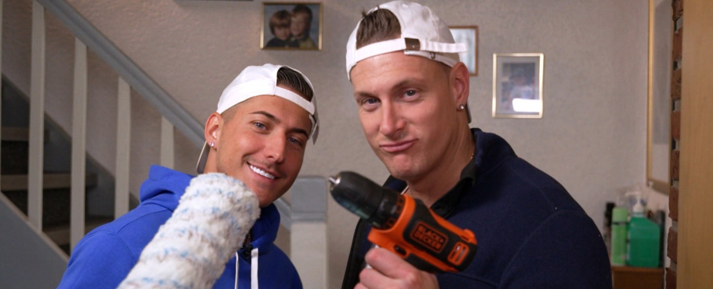RTL Zwei begleitet NDW-Markus, Calvin Kleinen und Matthias Mangiapane bei der Haussanierung – Promi-Spezials von „Die Schnäppchenhäuser“ – Bild: RTL Zwei/​ITV