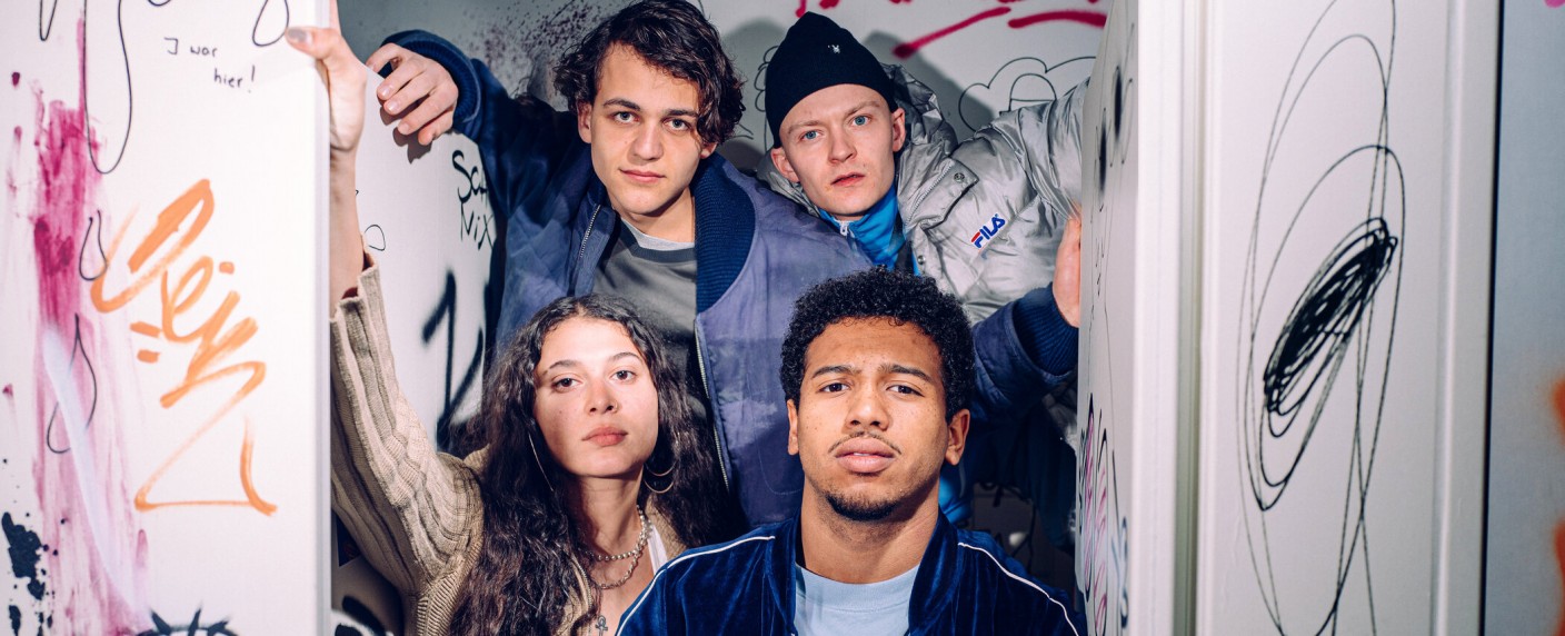 [UPDATE] Nach „jerks.“: Neue Joyn-Comedy „KEKs“ findet Starttermin – Neues Jugendformat geht im Herbst an den Start – Bild: Joyn/​Dennis Dirksen