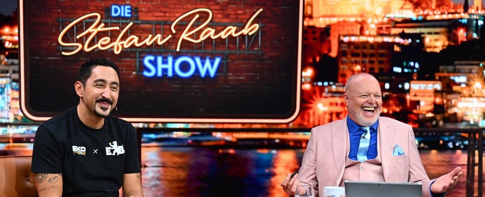 „Die Stefan Raab Show“: Eko Fresh (l.) und Stefan Raab – Bild: RTL/Raab Entertainment/Julia Feldhagen