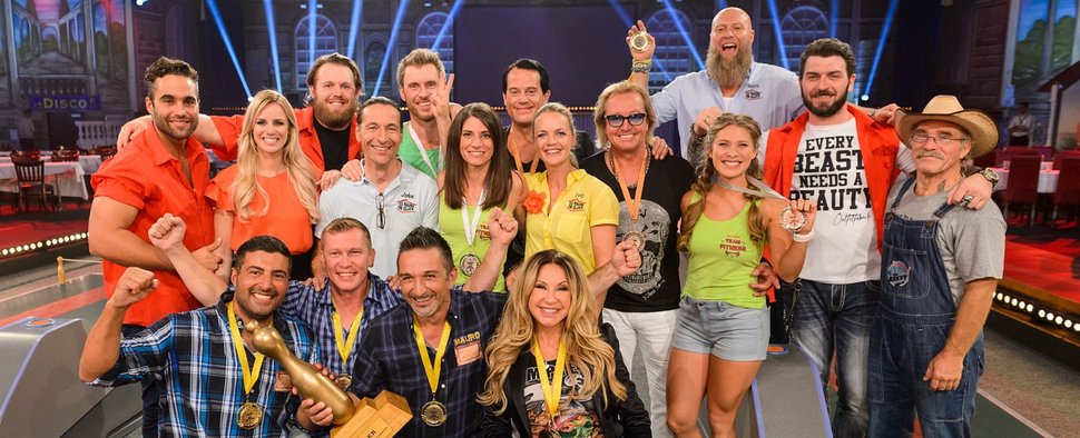 Die Teilnehmer des „großen RTL II Promi-Kegelabends“ – Bild: RTL II