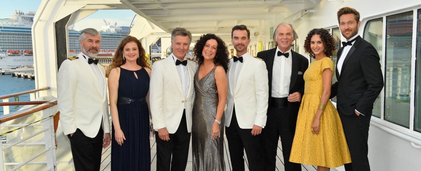 Ostersonntag: „Das Traumschiff“ mit Kapitän Silbereisen nimmt Kurs auf Marokko – Speidel und Fierek als Schlagerduo, Kunstfälscher und afrikanische Prinzessin an Bord – Bild: ZDF/​Dirk Bartling