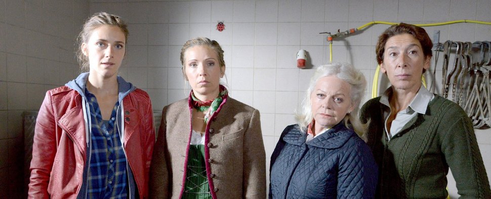 Die „Vier Frauen und ein Todesfall“: (v.l.) Pippa (Miriam Stein), Sabine (Martina Poel), Maria (Brigitte Kren) und Julie (Adele Neuhauser) – Bild: MG RTL D / ORF
