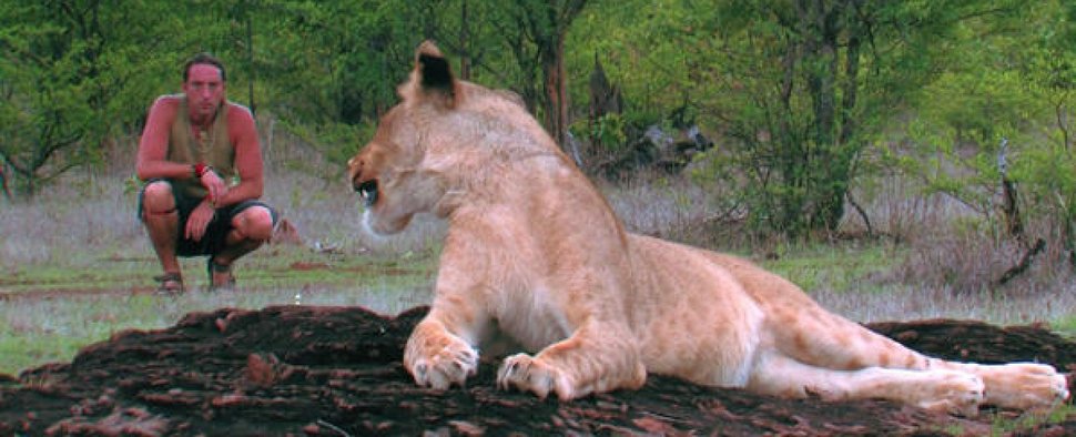 „Die Wildnis und ich“: Richard Gress begegnet einem Löwen – Bild: Kabel eins/Richard Gress