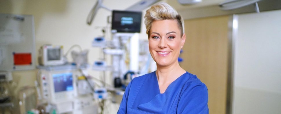 „Doc Caro“ alias Dr. Carola Holzner ist mit einer neuen Staffel und einer Talksendung wieder da – Bild: RTL/Stefan Gregorowius