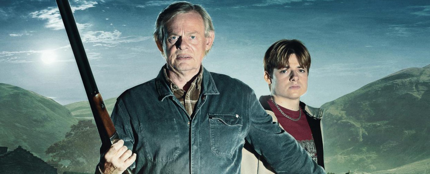 [UPDATE] „Doc Martin“-Star Martin Clunes im ersten Trailer zum Drogendrama „Out There“ – Düsterer Drogenthriller von „Manhunt“-Machern findet Termin bei ITV – Bild: ITV