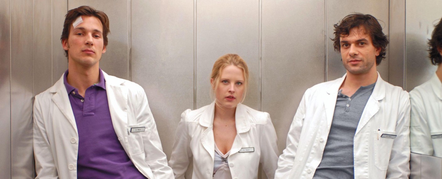 Für Fußball-Muffel: RTL holt „Doctor’s Diary“ aus dem Archiv – Arztserie mit Diana Amft und Florian David Fitz zurück in der Primetime – Bild: RTL/​Reiner Bajo