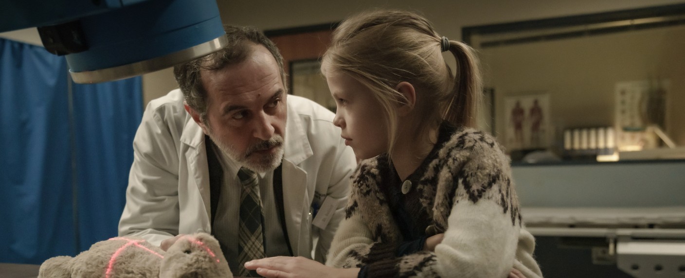 „Doktor Ballouz“: ZDF findet Termin für Arztserie mit Merab Ninidse – Ein Mediziner im Randgebiet – Bild: ZDF/​Stefan Erhard