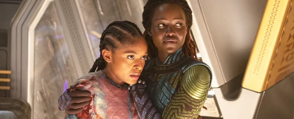 Dominique Thorne (l.) in „Black Panther 2: Wakanda Forever“ – Bild: Marvel Studios