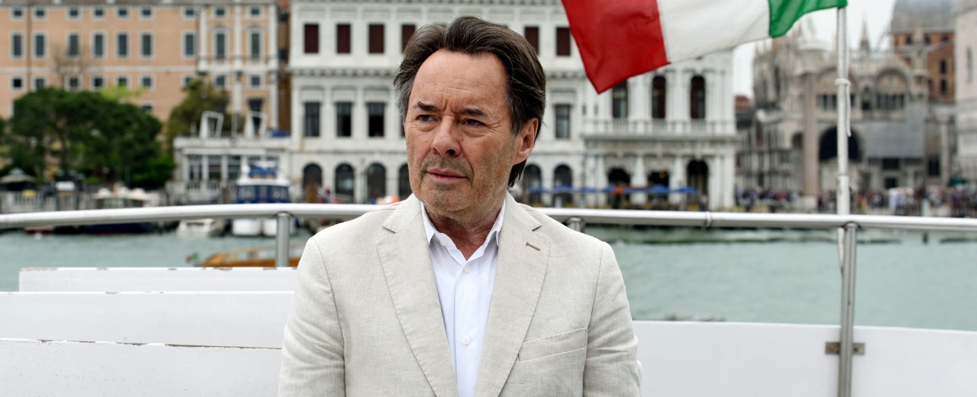 „Donna Leon“: Neuauflage von „Downton Abbey“-Schöpfer Julian Fellowes in Arbeit – Venedig-Krimireihe um italienischen Commissario Brunetti wird neu verfilmt – Bild: ARD Degeto/​Nicolas Maack