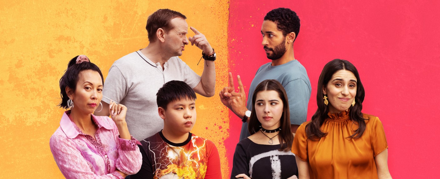 „Doppelhaushälfte“: An diesem Tag startet die vierte Staffel – Neue Folgen der Nachbarschafts-Comedy von ZDFneo angekündigt – Bild: ZDF/​Johanna Schröder/​[M] Thomas Carls