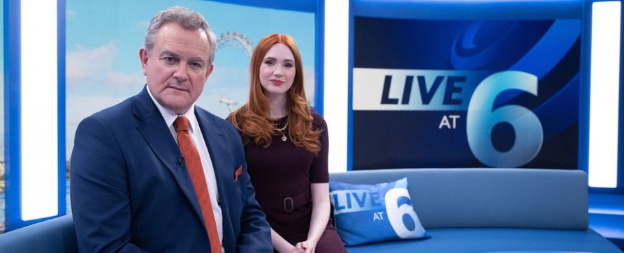 „Douglas is Cancelled“: Satirische Dramedy über unter Feuer geratenen Nachrichtensprecher feiert Deutschlandpremiere – Miniserie mit Hugh Bonneville und Karen Gillan – Bild: ITV