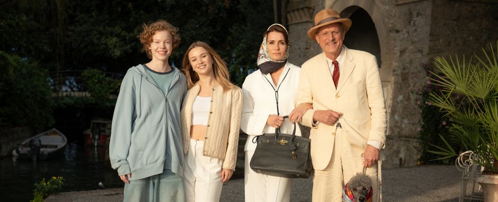 „Downgrade“ mit (v. l.) Bella Bading, Julia Beautx, Anja Kling und Ulrich Tukur – Bild: ZDF/Alexander Fischerkoesen