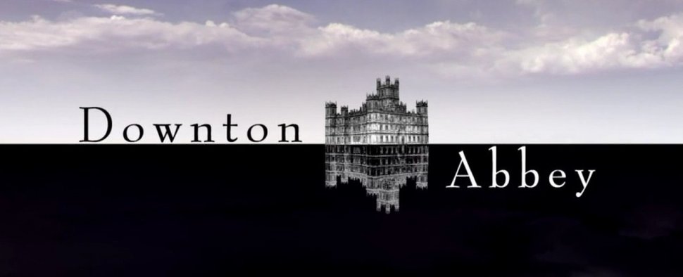 Die markante Silhouette von Highclere Castle im Logo zu „Downton Abbey“ – Bild: ITV