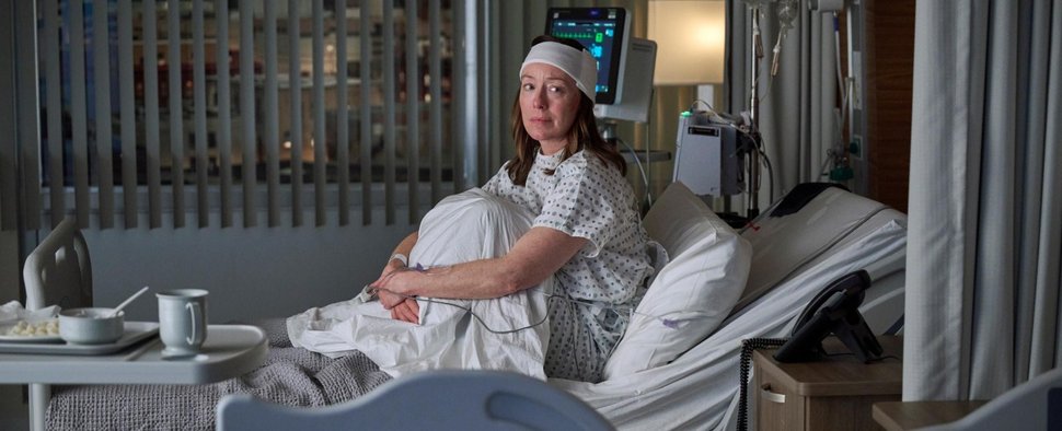 Dr. Amy Larsen (Molly Parker) steht vor großen Herausforderungen – Bild: RTL/2025 Sony Pictures Entertainment