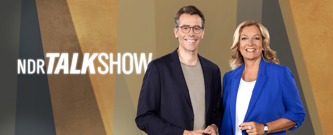„NDR Talk Show“ bestätigt neuen Kollegen von Bettina Tietjen – Bekanntes Sendergesicht wird dauerhafter Pilawa-Ersatz – Bild: NDR/​Hendrik Lüders
