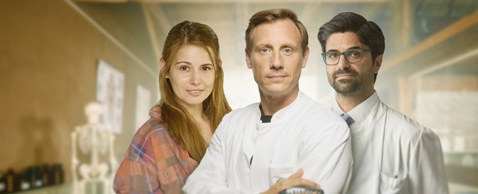 „Dr. Nice“ mit Charlie Winkler (Josefine Preuß), Dr. Moritz Neiss (Patrick Kalupa) und Dr. Florian Schmidtke (Maximilian Grill) – Bild: ZDF/Rudolf Wernicke/[M] FeedMe