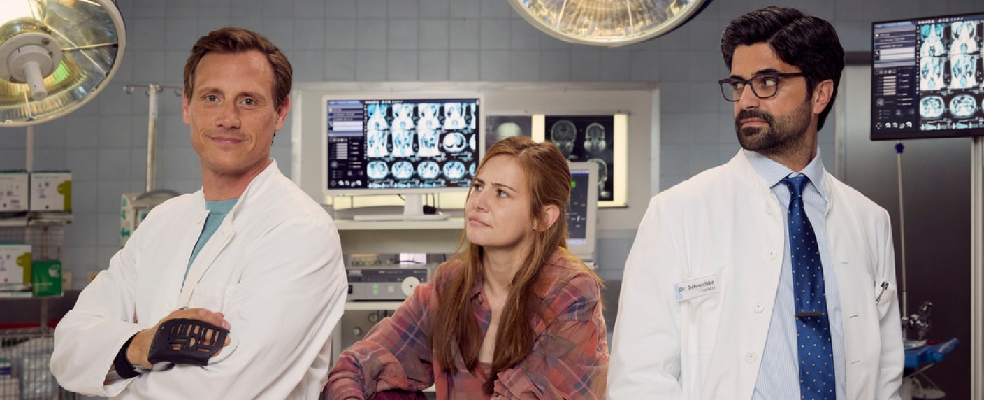 „Dr. Nice“: Starttermin für neue Staffel, weiterer Nachschub bestellt – ZDF-Serie mit Patrick Kalupa und Josefine Preuß geht weiter – Bild: ZDF/​Rudolf Wernicke