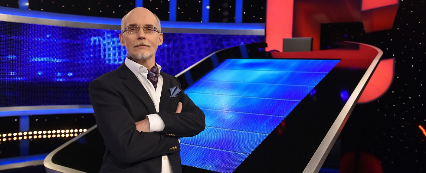 „Gefragt – Gejagt“: Neuer Jäger tritt erstmals am Mittwoch an – Thomas Kinne feiert Einstand als „Der Quizdoktor“ – Bild: ARD/​Uwe Ernst