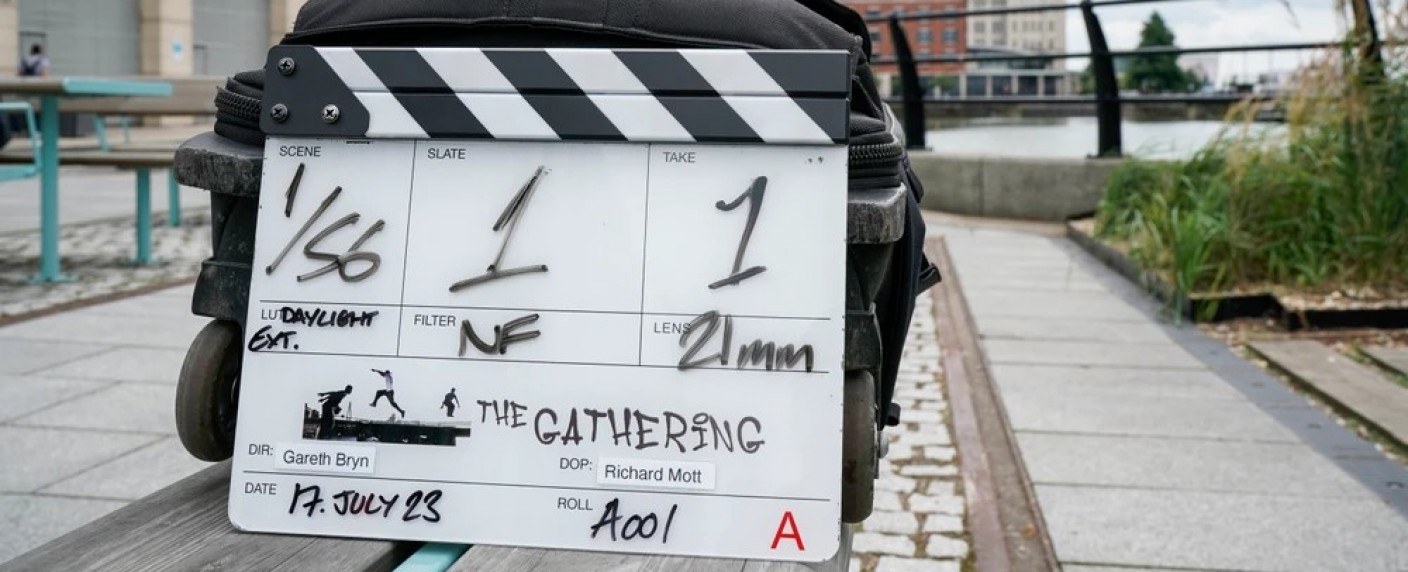 „The Gathering“: Warren Brown („Strike Back“) und Richard Coyle („Chilling Adventures of Sabrina“) mit neuer Serie – Wer steckt hinter einem Überfall auf junge Sportlerin? – Bild: Channel 4