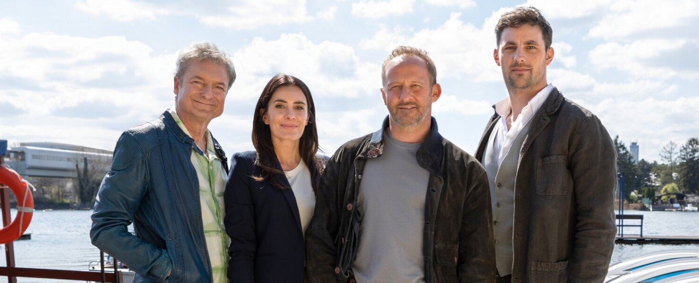 Drehstart für neuen „Kommissar Rex“ in Wien – Weitere Details zur Neuauflage mit Maximilian Brückner – Bild: Sat.1/​ORF/​MR-Film/​Anjeza Cikopano