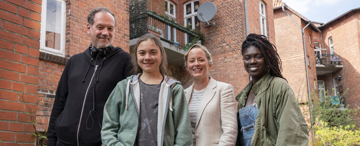 „Die nettesten Menschen der Welt“: Deutsche Anthologie-Serie im Stil von „Twilight Zone“ angekündigt – Mystery-Serie ergründet das Unheimliche – Bild: NDR/​Georges Pauly