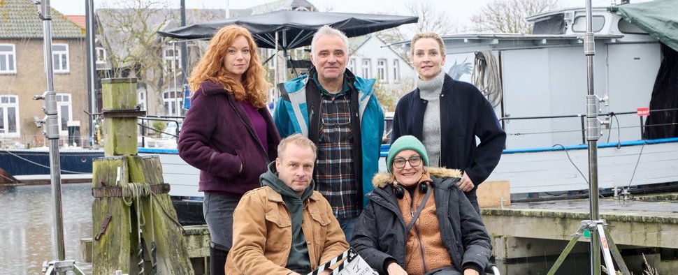 Drehstart für eine weitere Folge von „Nord bei Nordwest“ mit Hinnerk Schönemann, Jana Klinge und Marleen Lohse – Bild: NDR/Sandra Hoever