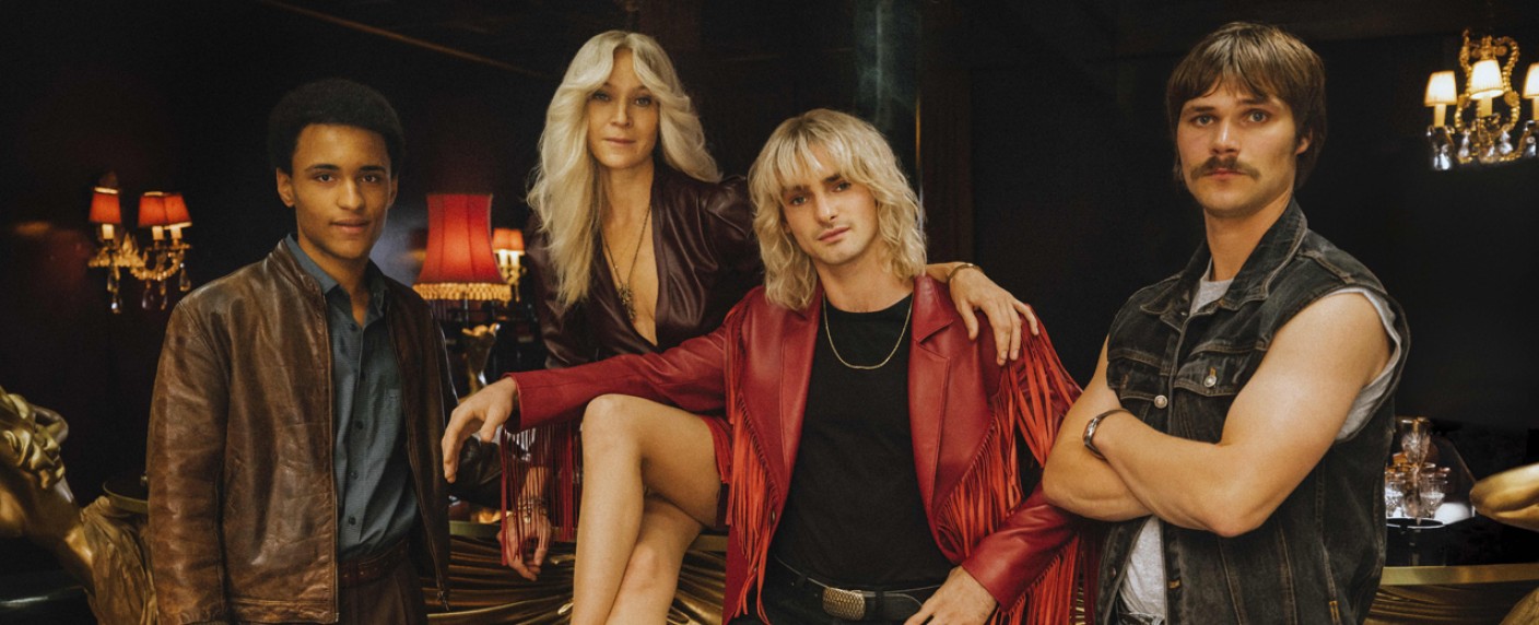 [UPDATE] „Luden“: Trailer für „Könige der Reeperbahn“ veröffentlicht – Sechsteiliges Kiez-Drama mit Aaron Hilmer und Jeanette Hain – Bild: Amazon Studios/​Susanne Schrahmke