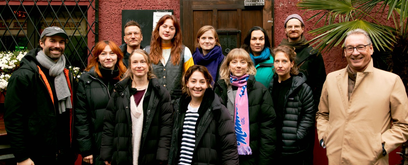 „Von einer, die auszog, das Fürchten zu lehren“: RTL+ dreht Superhero-Dramedy – Junge Frau stellt sich ihrem Peiniger mit Superkräften – Bild: RTL/​Mitch Stöhring