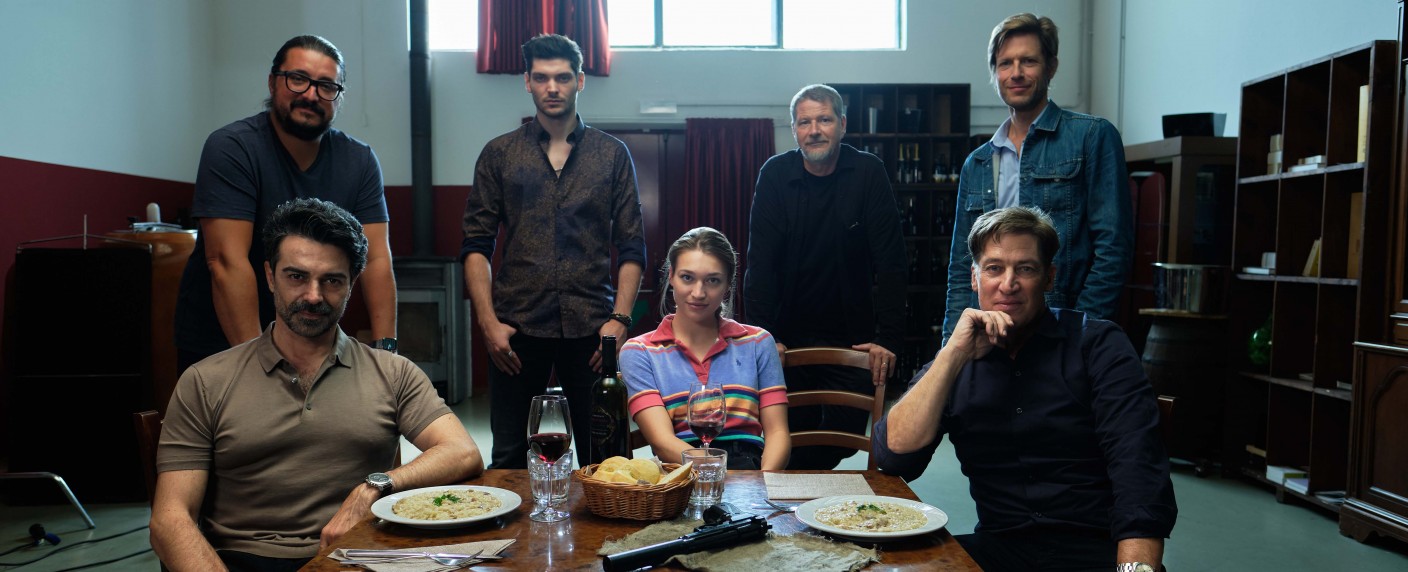 „Il Pastore“: Drehstart für Zweiteiler mit Tobias Moretti von ZDF und ServusTV – Ursina Lardi und Harald Windisch ebenso im Familiendrama dabei – Bild: ZDF/​Oliver Oppitz