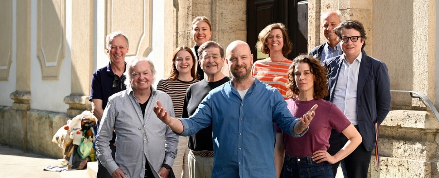 „Himmel, Herrgott, Sakrament“: Zweite Staffel für Pfarrer-Serie – Drehstart zu neuen Folgen mit Stephan Zinner und Anne Schäfer – Bild: BR /​ORF/​maze pictures GmbH/​Barbara Bauriedl