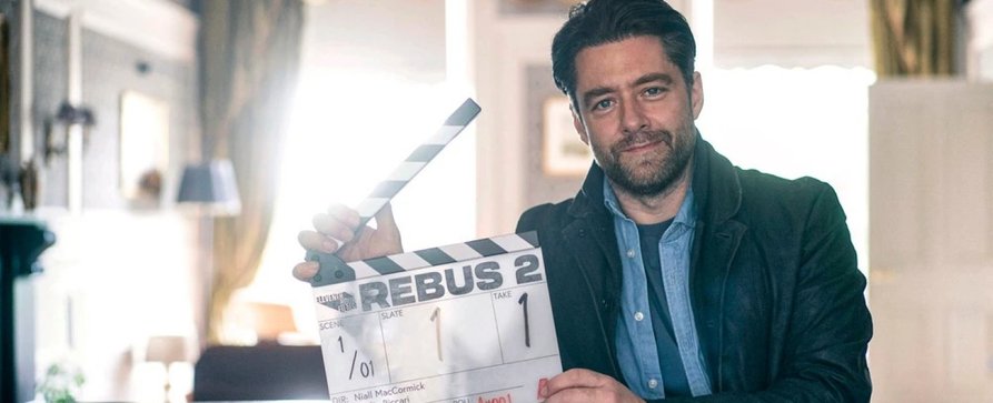 „Ian Rankin’s Rebus“-Lebenszeichen: Dreharbeiten zur zweiten Staffel endlich angelaufen – Zwei Jahre nach dem Cliffhanger geht es langsam weiter – Bild: BBC/​Eleventh Hour Films/​Mark Mainz