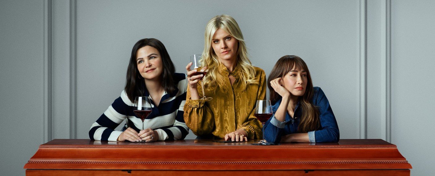 „Pivoting“ Trailer zur neuen Comedy mit Maggie Q und Ginnifer Goodwin