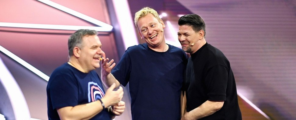 „Drei gegen Einen – Die Show der Champions“ mit Elton, Jens „Knossi“ Knossalla und Tim Mälzer (v. l.) – Bild: RTL/Steffen Z Wolff