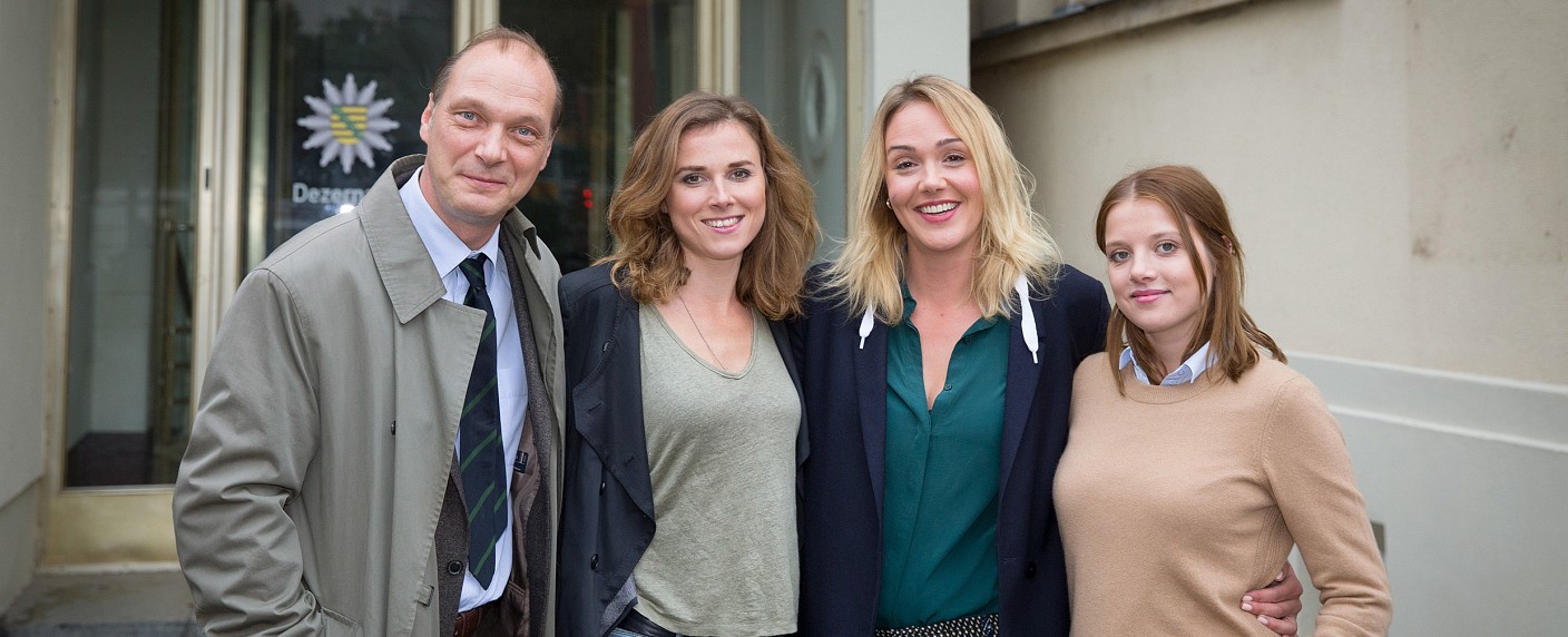 Sonntagsquoten: Dresdner „Tatort“-Debüt gewinnt, „Kitchen Impossible“ mit neuem Rekord – „Navy CIS“ schlägt sich wacker, „Prometheus“ floppt bei ProSieben – Bild: MDR/​Andreas Wünschirs