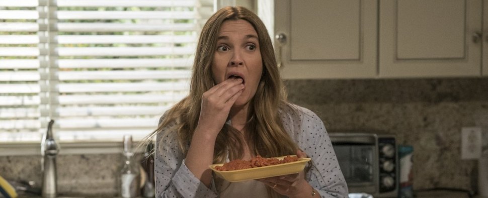 Drew Barrymore hat in „Santa Clarita Diet“ fleischliche Gelüste – Bild: Netflix
