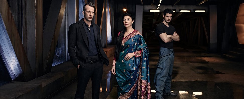 Drie Hauptdarsteller von „The Expanse“: (V.l) Thomas Jane, Shohreh Aghdashloo und Steven Strait – Bild: Syfy