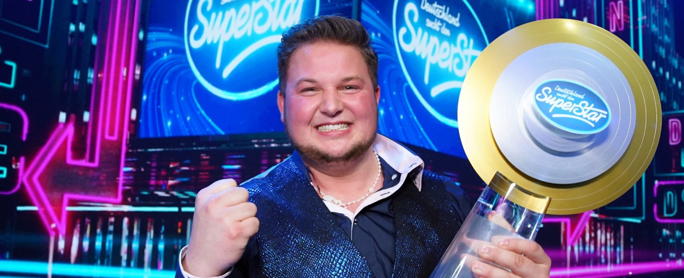 Quoten: Schwächstes „DSDS“-Finale aller Zeiten, „Duell um die Welt“ bei Jüngeren vorn – „Theresa Wolff“ siegt über Hirschhausen, Sat.1 hilft nicht einmal „Harry Potter“ – Bild: RTL/​Stefan Gregorowius