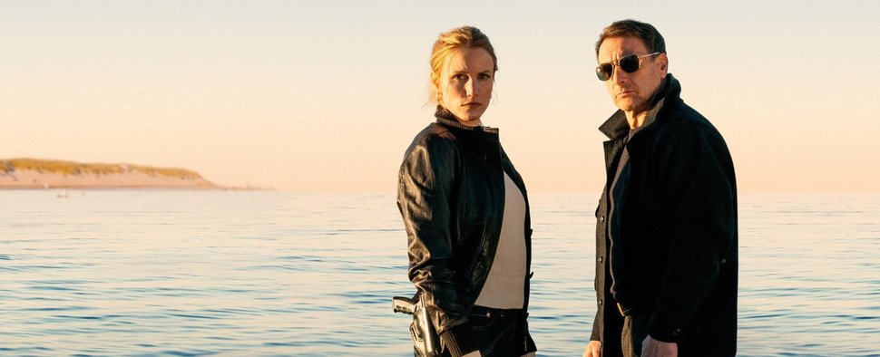 Tjark Wolf (Hendrik Duryn) und seine neue Partnerin Fredericke „Freddy“ Olsen (Isabel Thierauch) – Bild: RTL/Hans-Joachim Pfeiffer